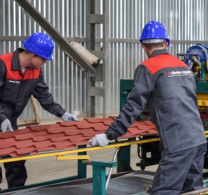 Процесс производства металлочерепицы Монтеррей на заводе Альфа Плейс в Симферополе